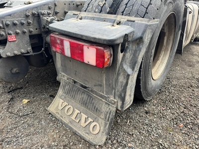 VOLVO Крыло заднее правое задняя часть VOLVO FH13 б/у VOLVO Крыло заднее правое задняя часть VOLVO FH13 б/у (фото)