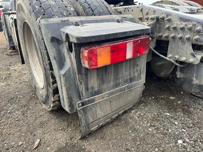 VOLVO Крыло заднее левое задняя часть VOLVO FH13 б/у VOLVO Крыло заднее левое задняя часть VOLVO FH13 б/у (фото)