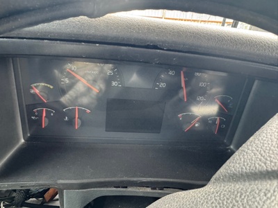 VOLVO Панель приборов VOLVO FH13 б/у VOLVO Панель приборов VOLVO FH13 б/у (фото)