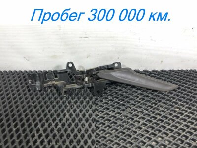 KAMAZ Ручка двери внутренняя левая Камаз К5 54901 б/у KAMAZ Ручка двери внутренняя левая Камаз К5 54901 б/у (фото)