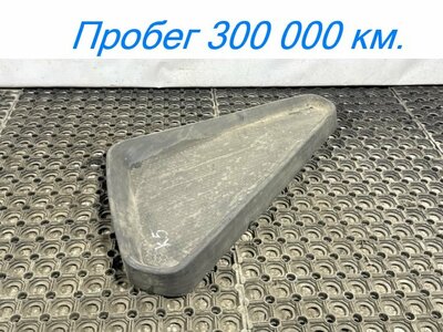 KAMAZ Коврик накладки центральной консоли Камаз К5 54901 б/у KAMAZ Коврик накладки центральной консоли Камаз К5 54901 б/у (фото)