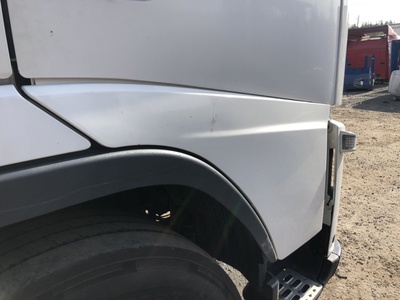 VOLVO Продолжение двери правое Volvo FH13 б/у VOLVO Продолжение двери правое Volvo FH13 б/у (фото)